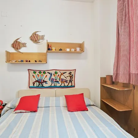 Bright With Parking Apartment *